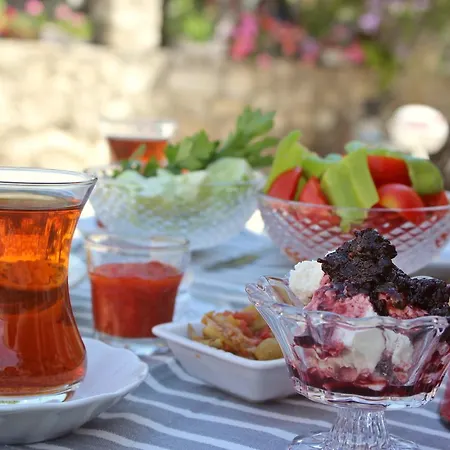 Salyangoz Oda ve Kahvaltı 3*